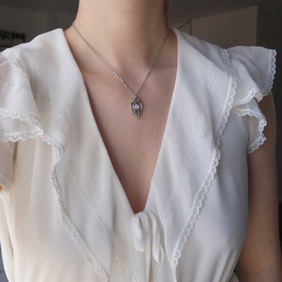 Vintage Whimsical Medieval Fairy Opalite silver chainmail pendant necklace - Picture 4 of 9